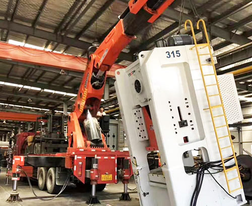 唐山附近随车吊出租，轻松解决运输难题