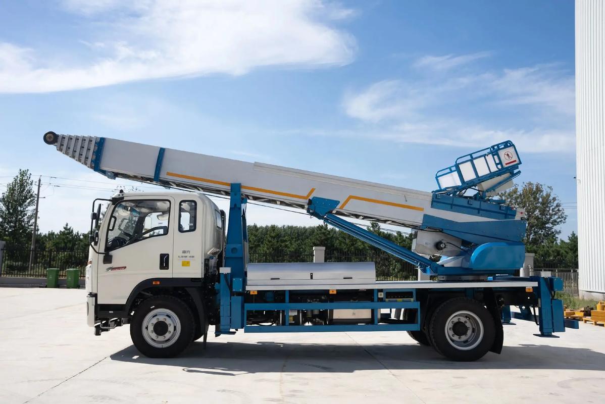 唐山云梯上料车租赁费用