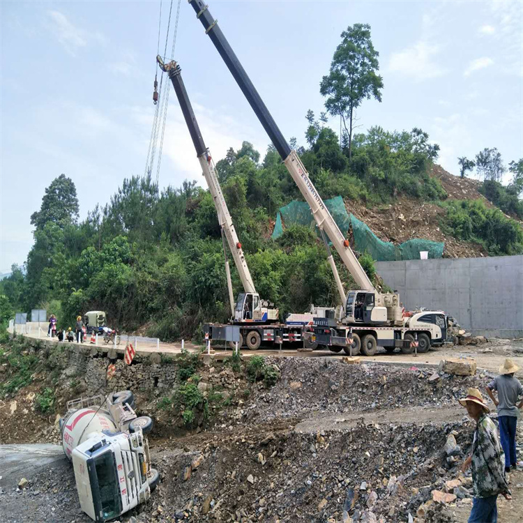 唐山汽车掉沟里叫吊车救援要多少钱